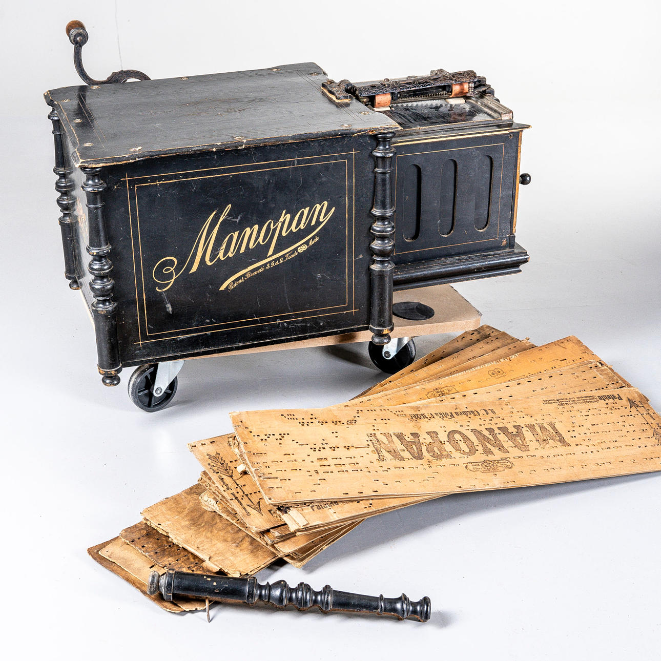 MANOPAN, 39-keys, circa 1900.