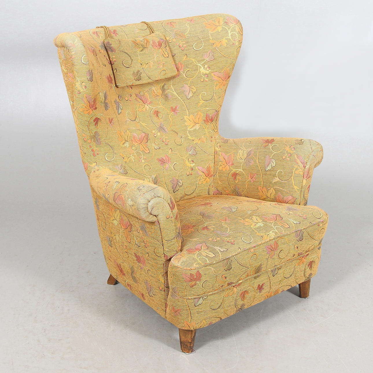 ÖRONLAPPSFÅTÖLJ, 1950-tal.