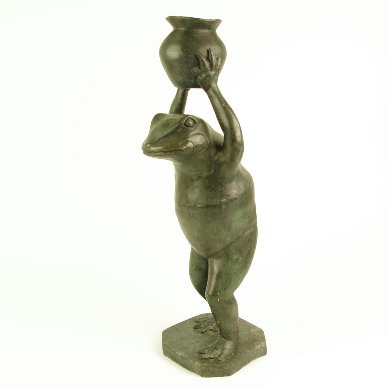 SKULPTUR, groda med urna, patinerad brons, samtida.