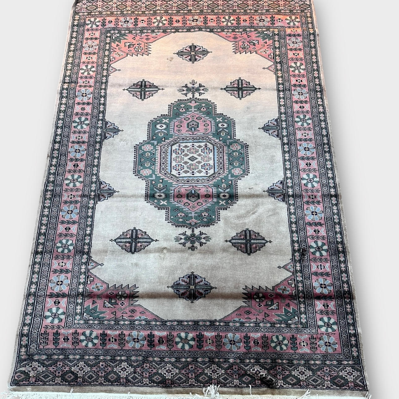 HÅNDSTRIKKET TÆPPE, Pakistan.