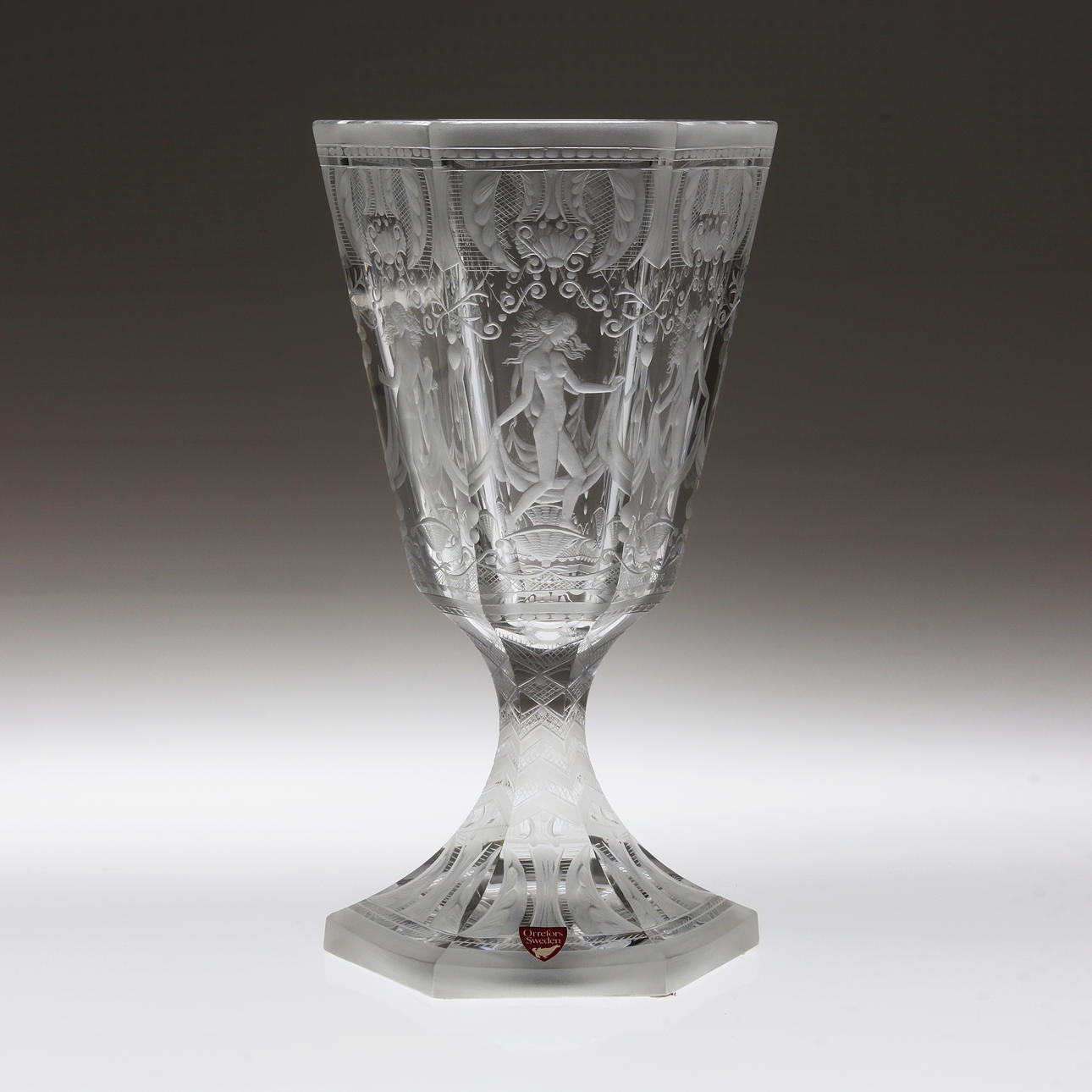 SIMON GATE. POKAL. Glas med slipad dekor. Sex gracer. Signerad ...