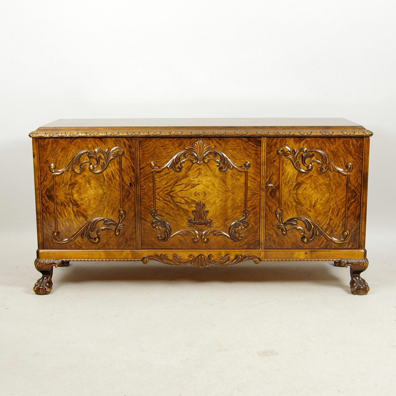 SIDEBOARD, bonad björk, chippendalestil.