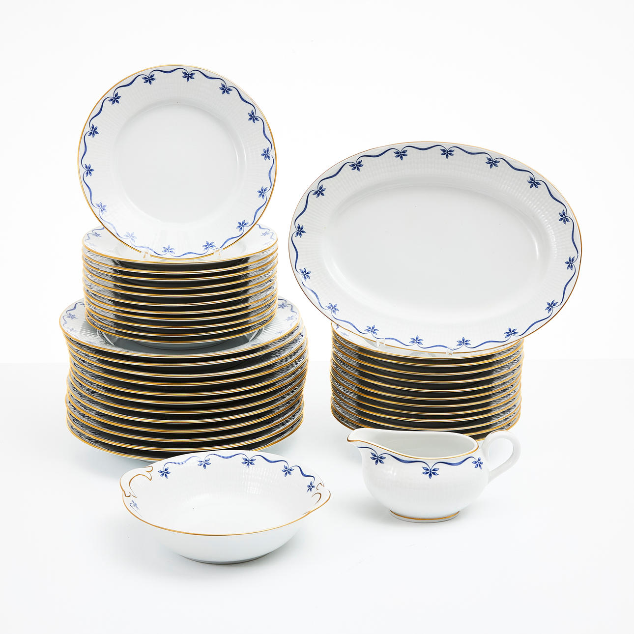 A 39 piece “Mårbacka” DINNERWARE set, Rörstrand, Pia Rönndahl.