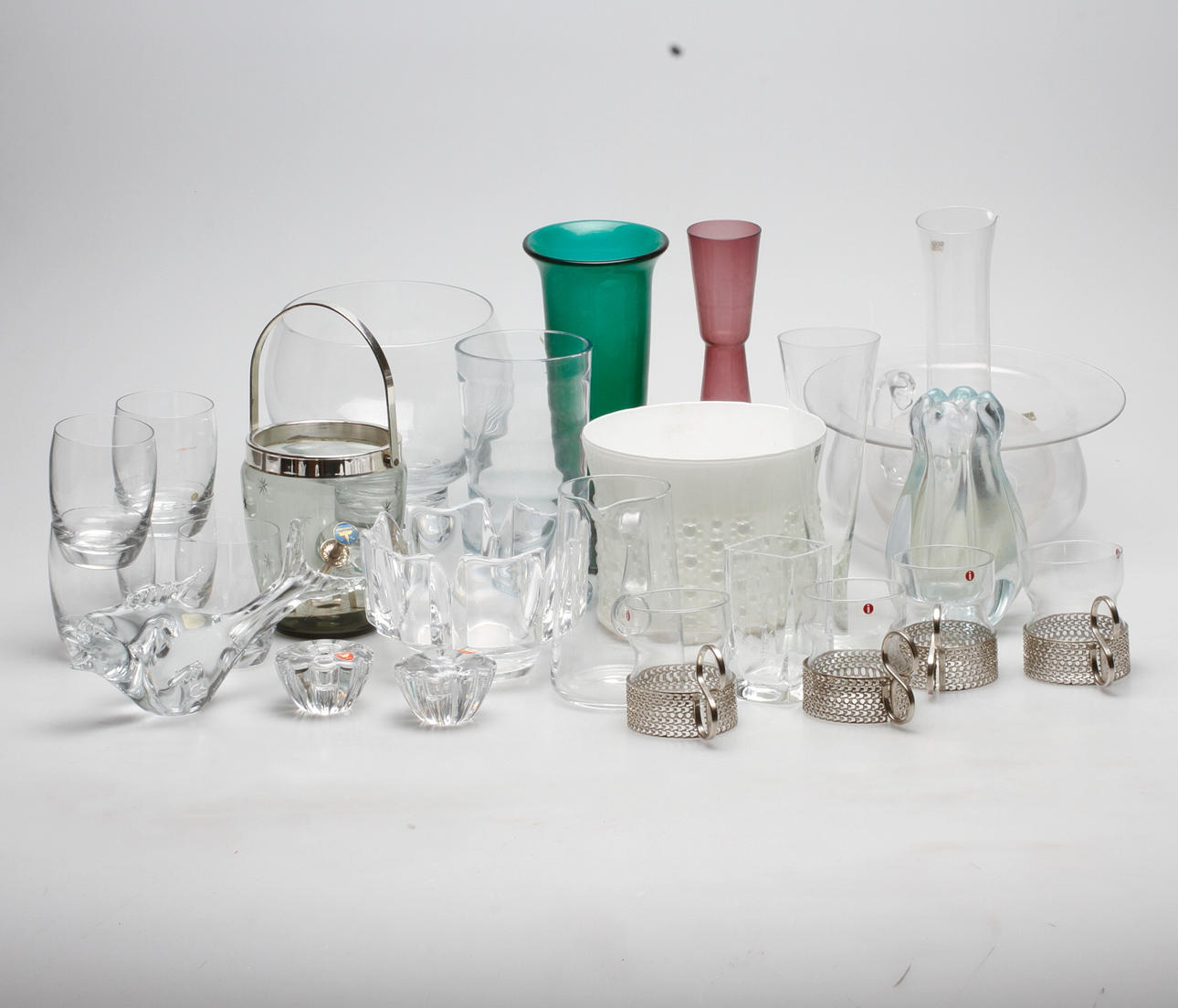 GLASFÖREMÅL, bland annat Orrefors, Reijmyre, Iittala, 1900-tal.