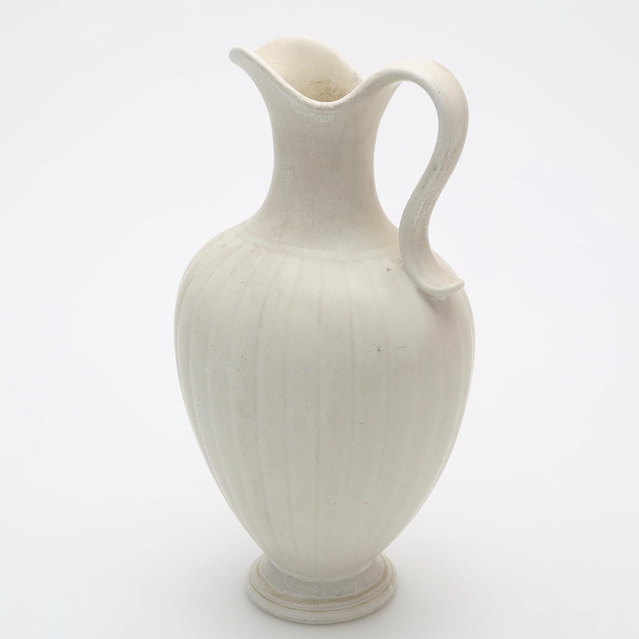 GUNNAR NYLUND. A stoneware eggshell glaze jug signed Nylund, Rörstrand.