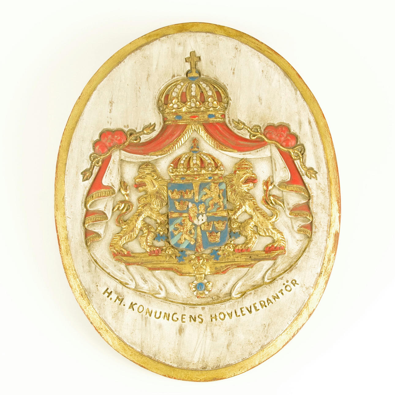 SKYLT, H.M. Konungens Hovleverantör, målat och förgyllt trä.