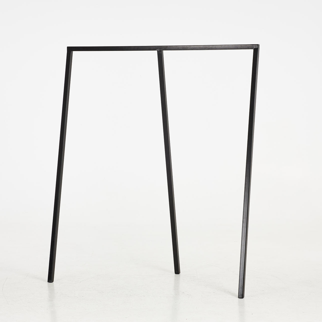 HAY "Loop Stand Hall", klädhängare, formgiven av Leif Jørgensen.