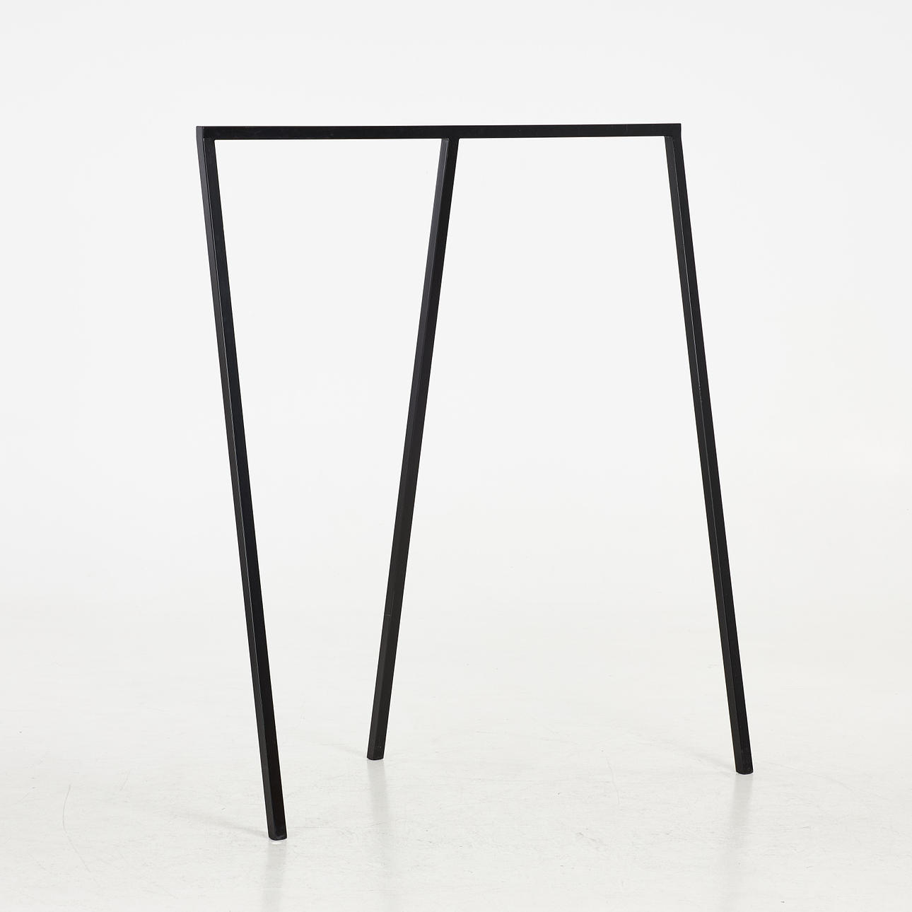 HAY "Loop Stand Hall", klädhängare, formgiven av Leif Jørgensen.