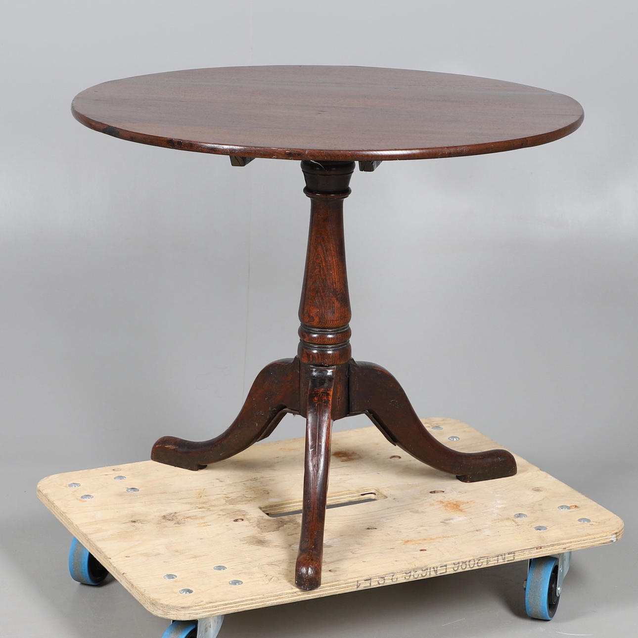 ETT STATIVBORD I EK.