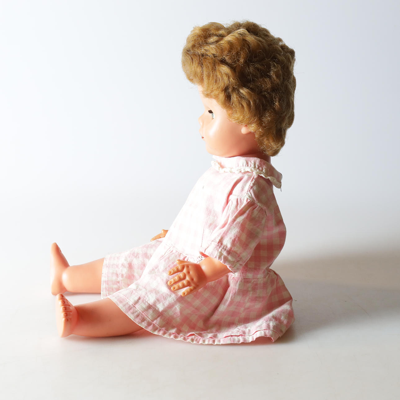 Eine Plastikpuppe, 1950er Jahre.