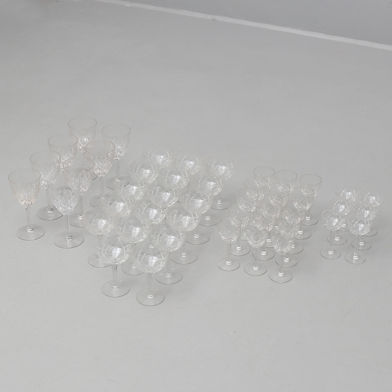 GLASSERVISDELAR, 46 st "Bror" Kosta Boda, 1900-talets andra hälft.