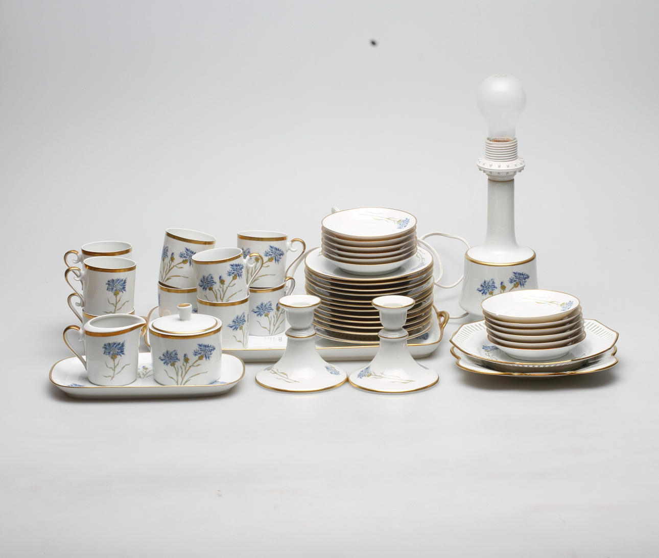 SERVISDELAR, 33 delar, porslin, "Blåklint", Hackefors.