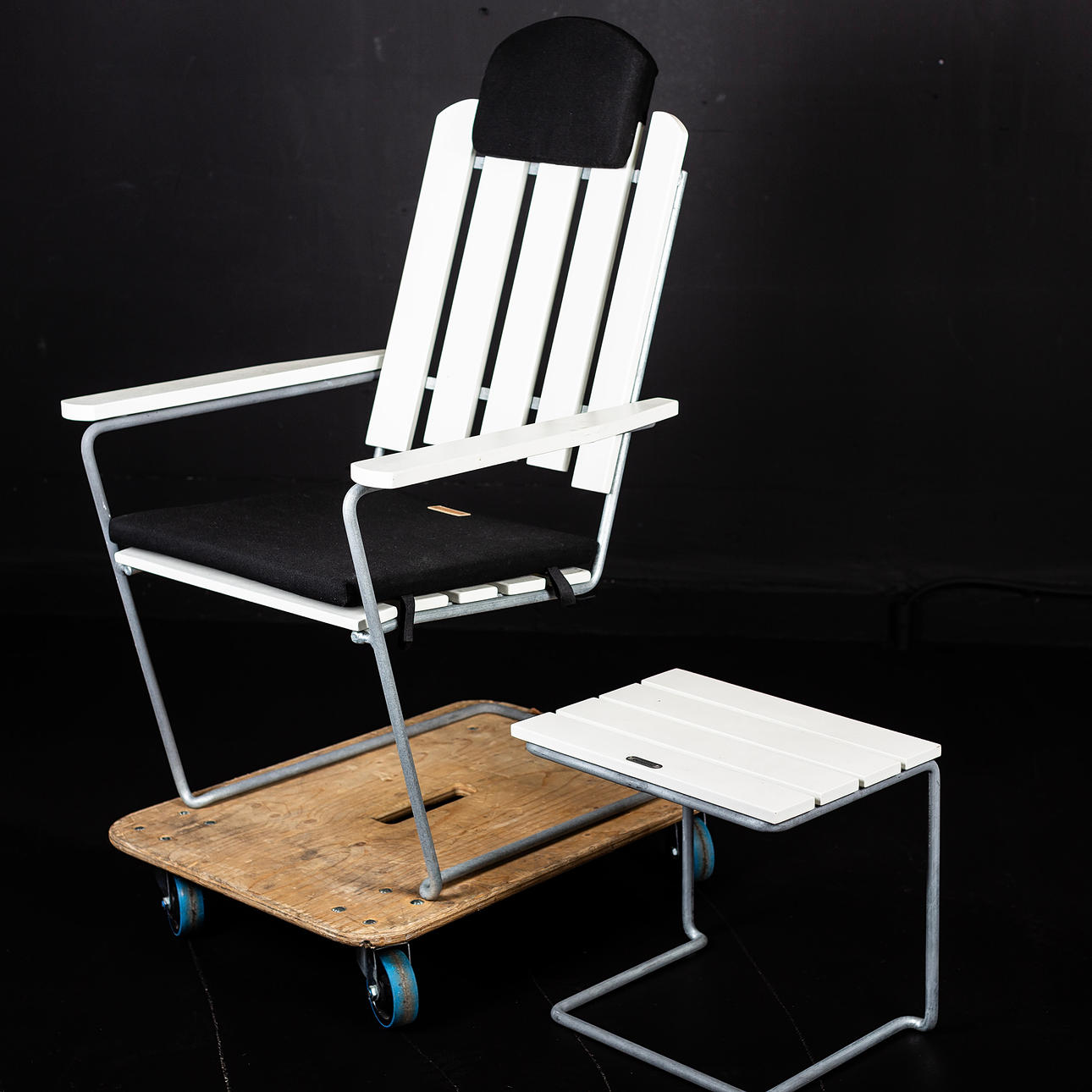 SOLSTOL med fotpall, Grythyttan A3.