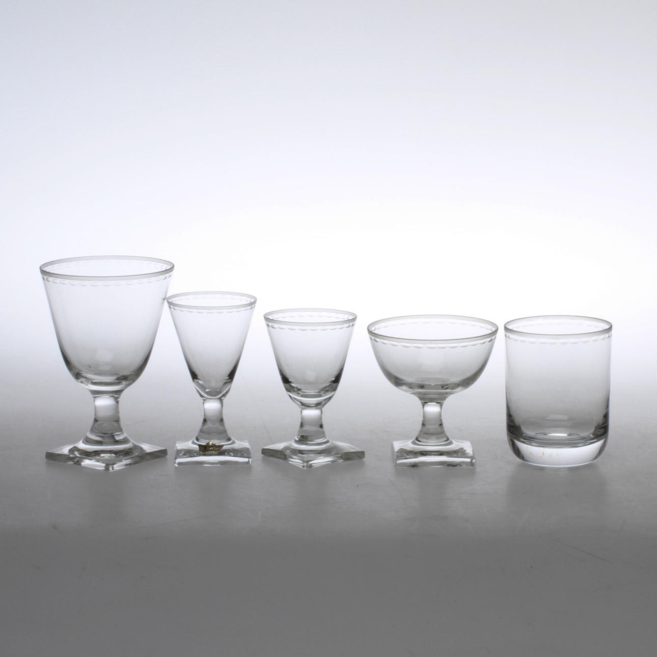 GLASSERVIS, 48 delar, "Ekeberga pärlbård", Elis Bergh, Kosta.