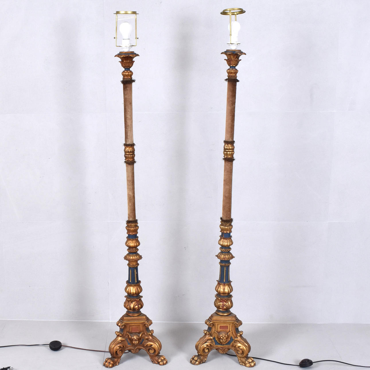 GOLVLAMPOR, 2 st, trä/tyg, 1900-tal.