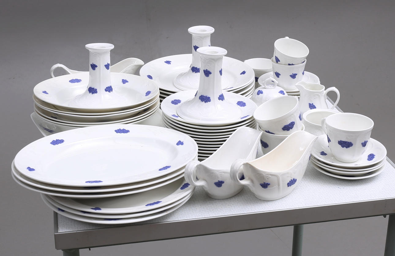 MAT/KAFFE-SERVIS, ca 45 delar, "Blå Blom", Old Gustavsberg.