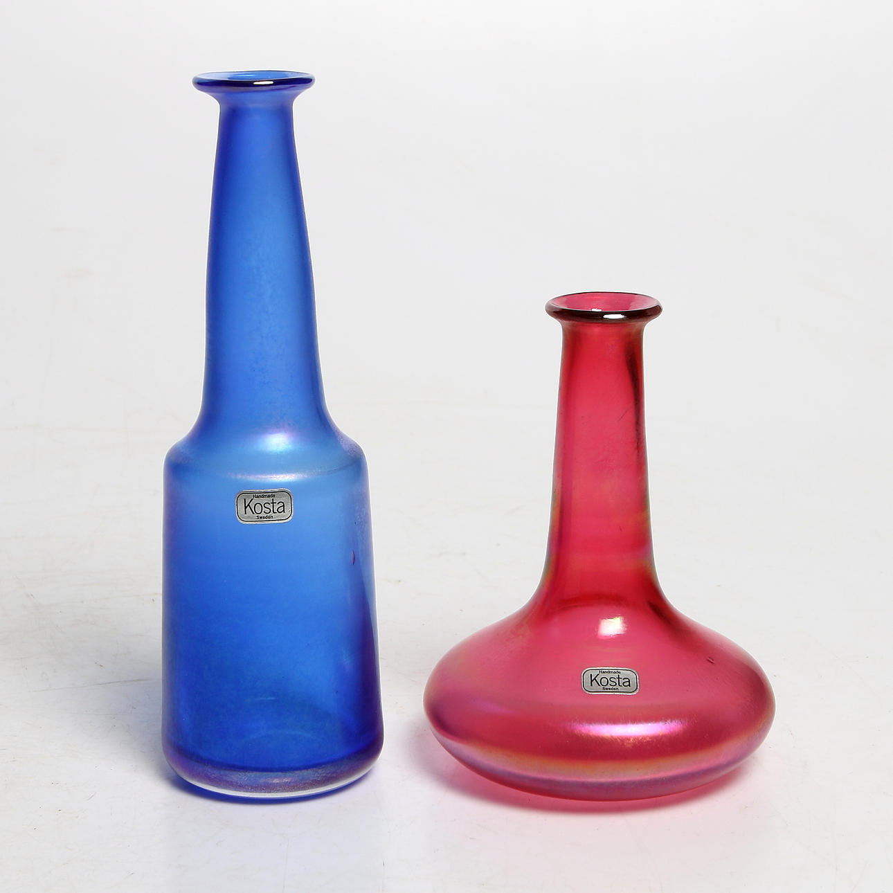 VASER, 2 st, glas, modell "47438" samt "47439", Bertil Vallien, Kosta, signerade.