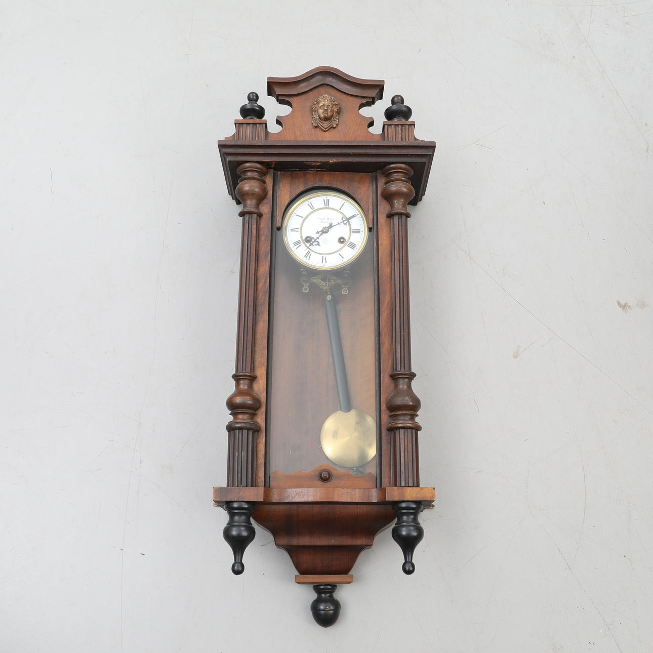 VÆGUR, urskive mærket Carl Dela Thisted.