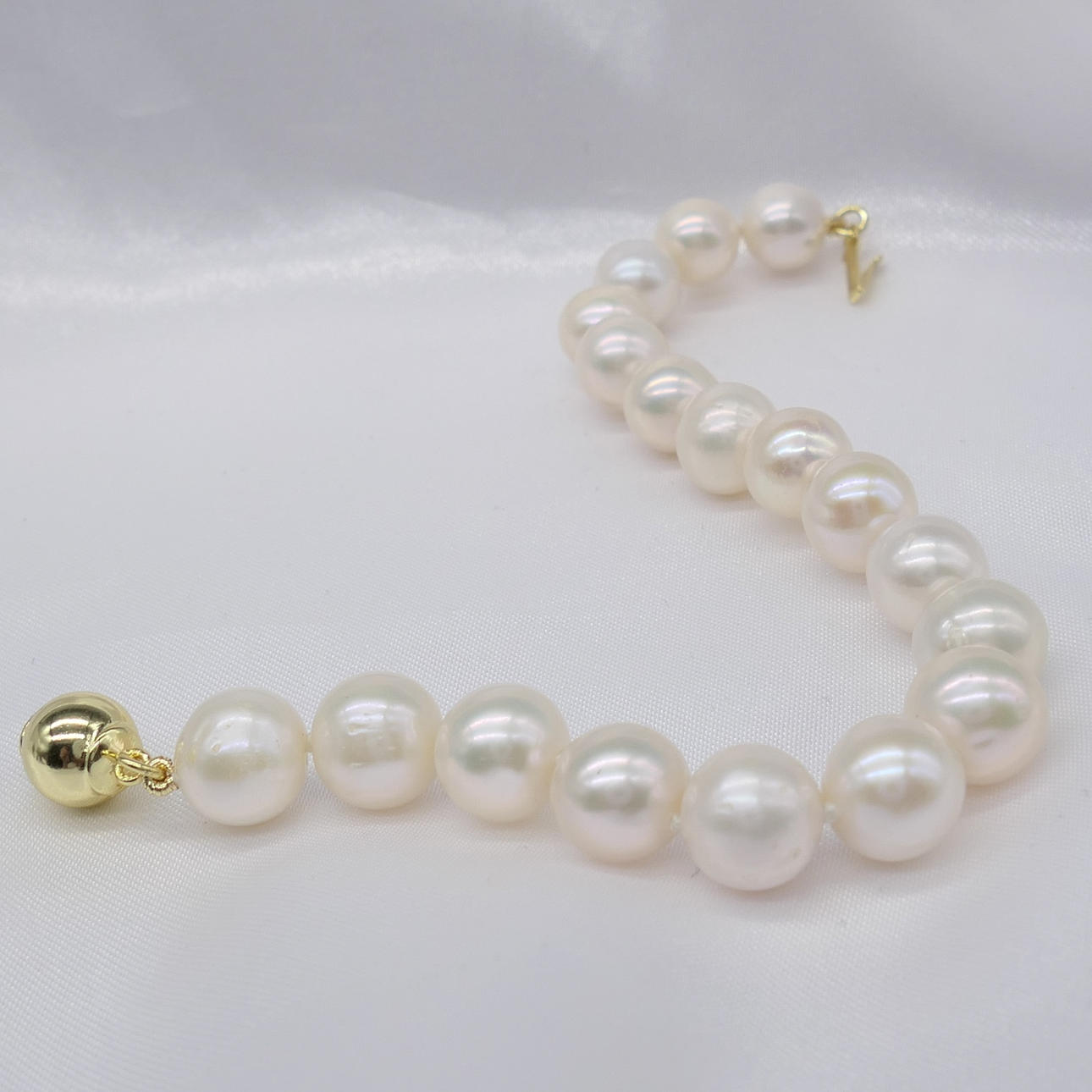 CULTURED PEARL Armband.