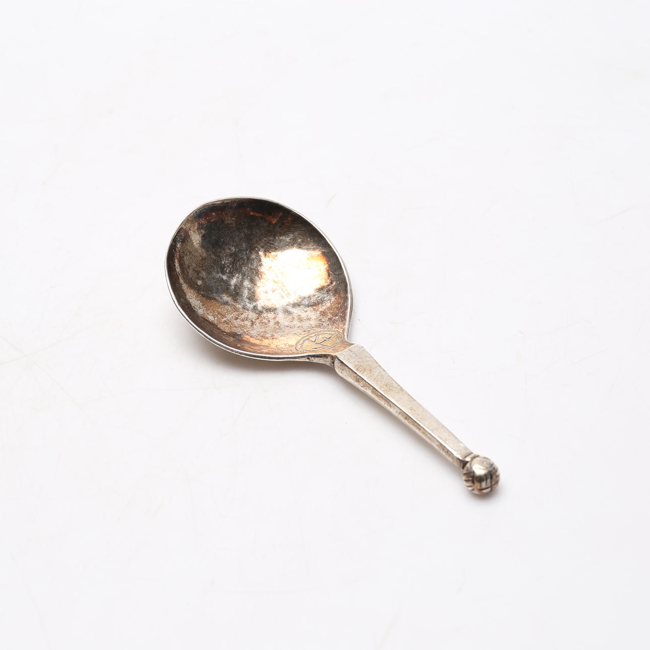 HVID METAL SUPPESKE.