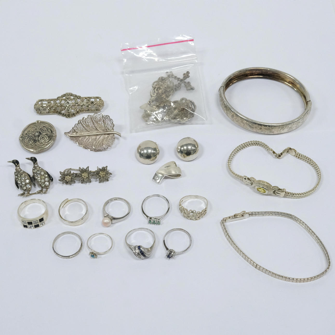 MASSER AF SMYKKER, MEST SØLV.