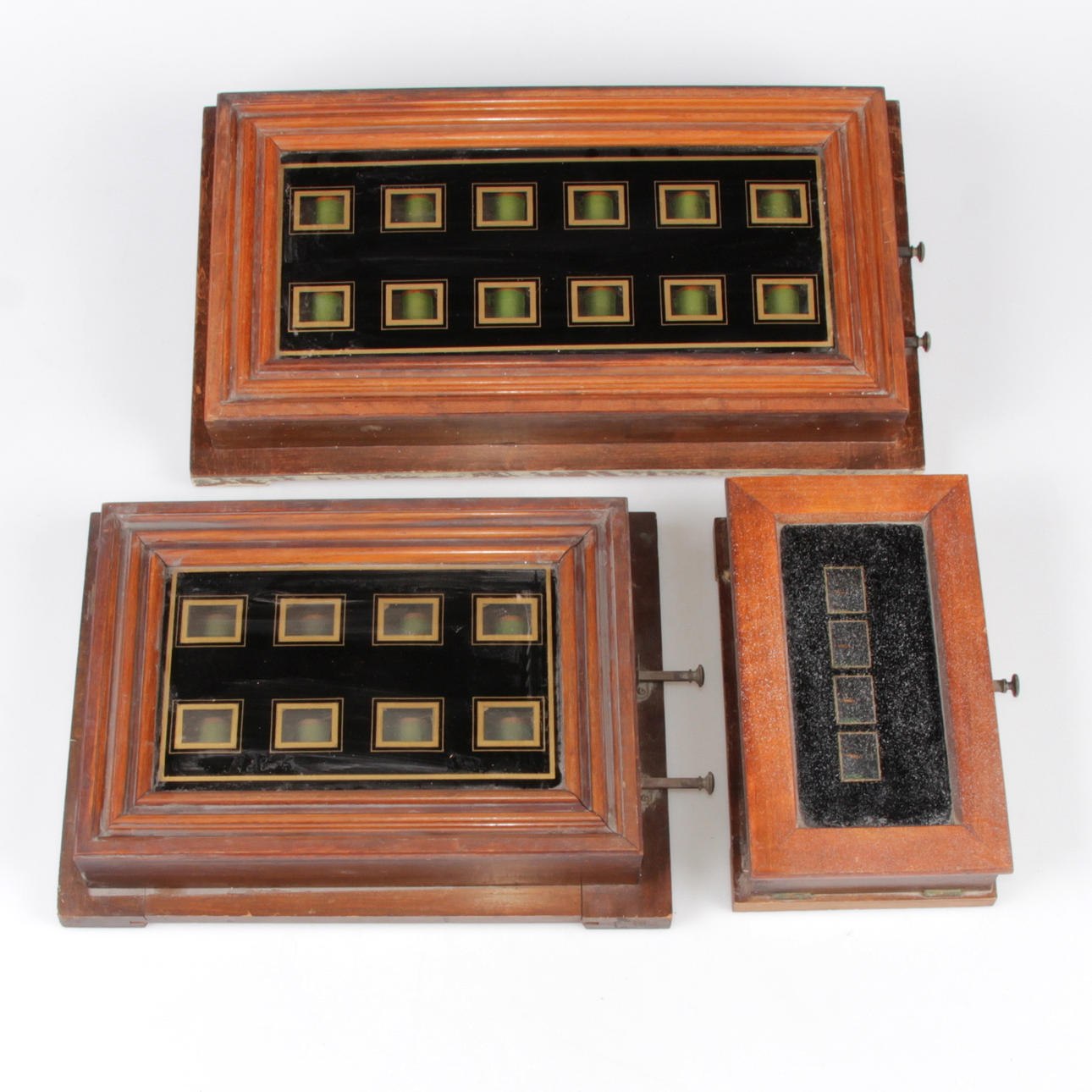 FALLKLAFFTABLÅER, alt betjäningstavlor, 3 st. Trä och glas.