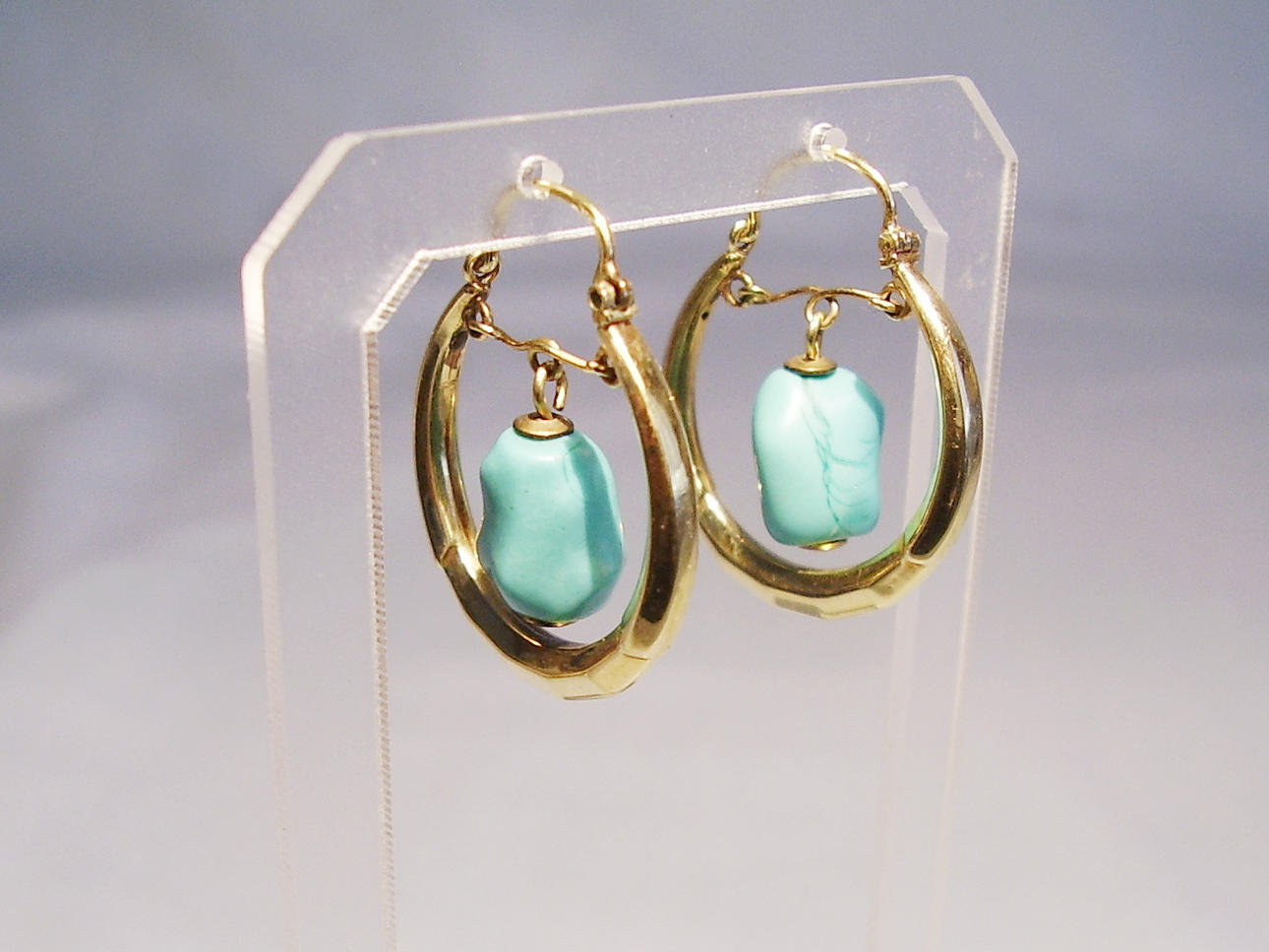 GULD HOOP ÖRHÄNGEN MED TURKOS NUGGETS handgjorda gult guld 585.