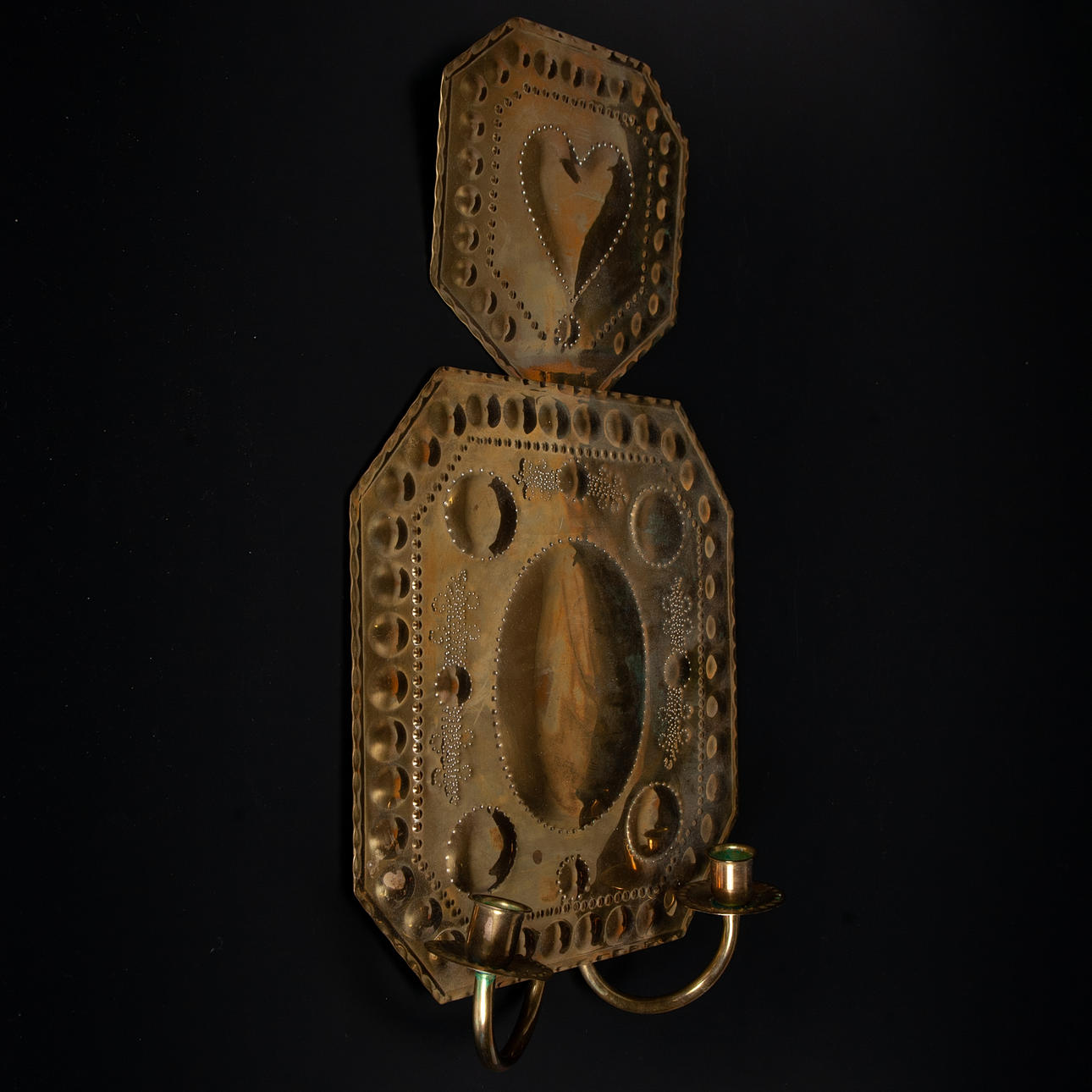 VÄGGLAMPETT. Mässing, 1900-tal.