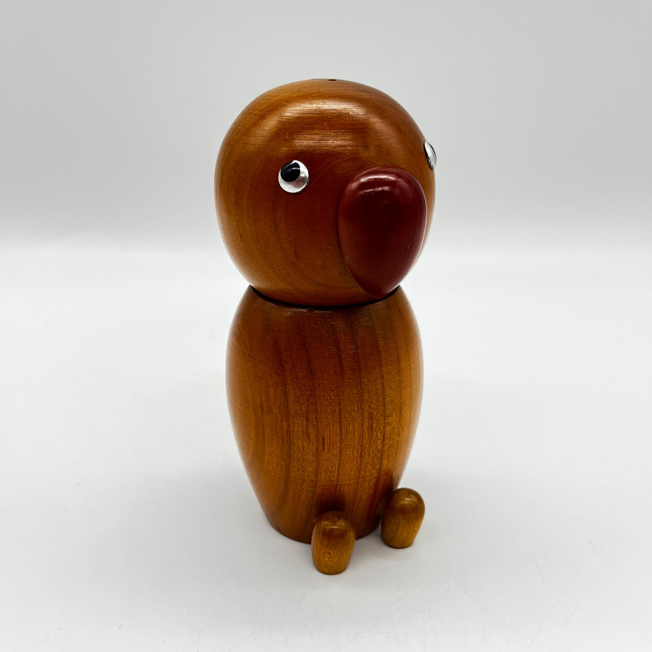 VINTAGE TRÆPAPEGØJE SALT- OG PEBERRYSTER.