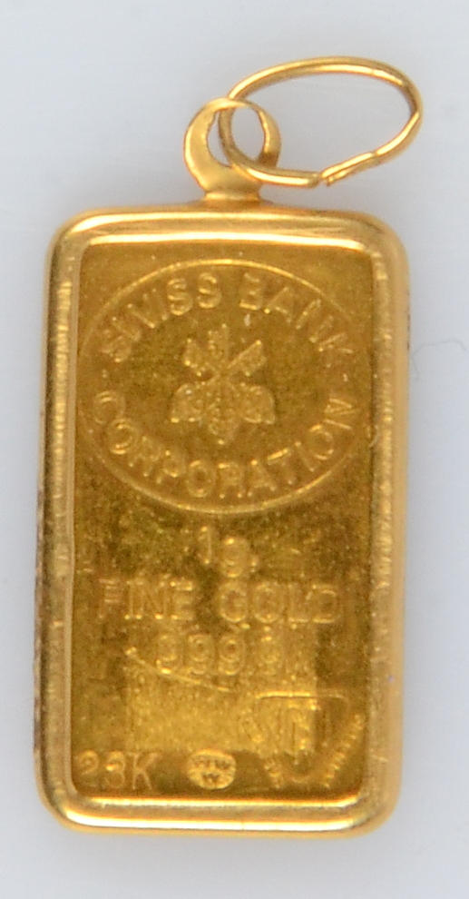 HÄNGE I FORM AV GULDTACKA, 18/24K.