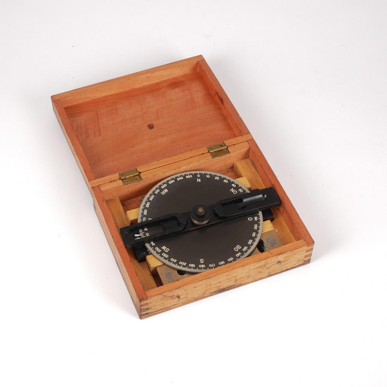 GUIDE PLATE, in box. Collectables - Technica & Nautica - Auctionet