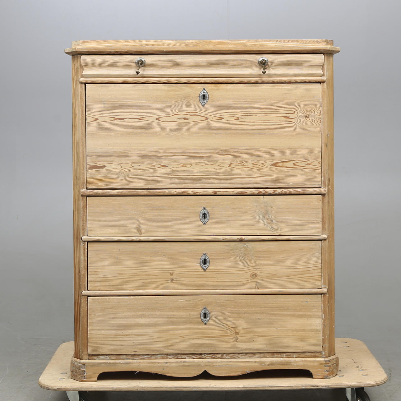 CHIFFONJÉ, 1800-tal.