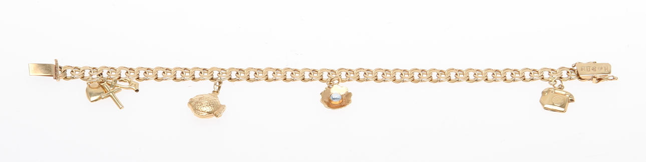 ARMBAND. 18k guld med berlocker, ca 16 gram.