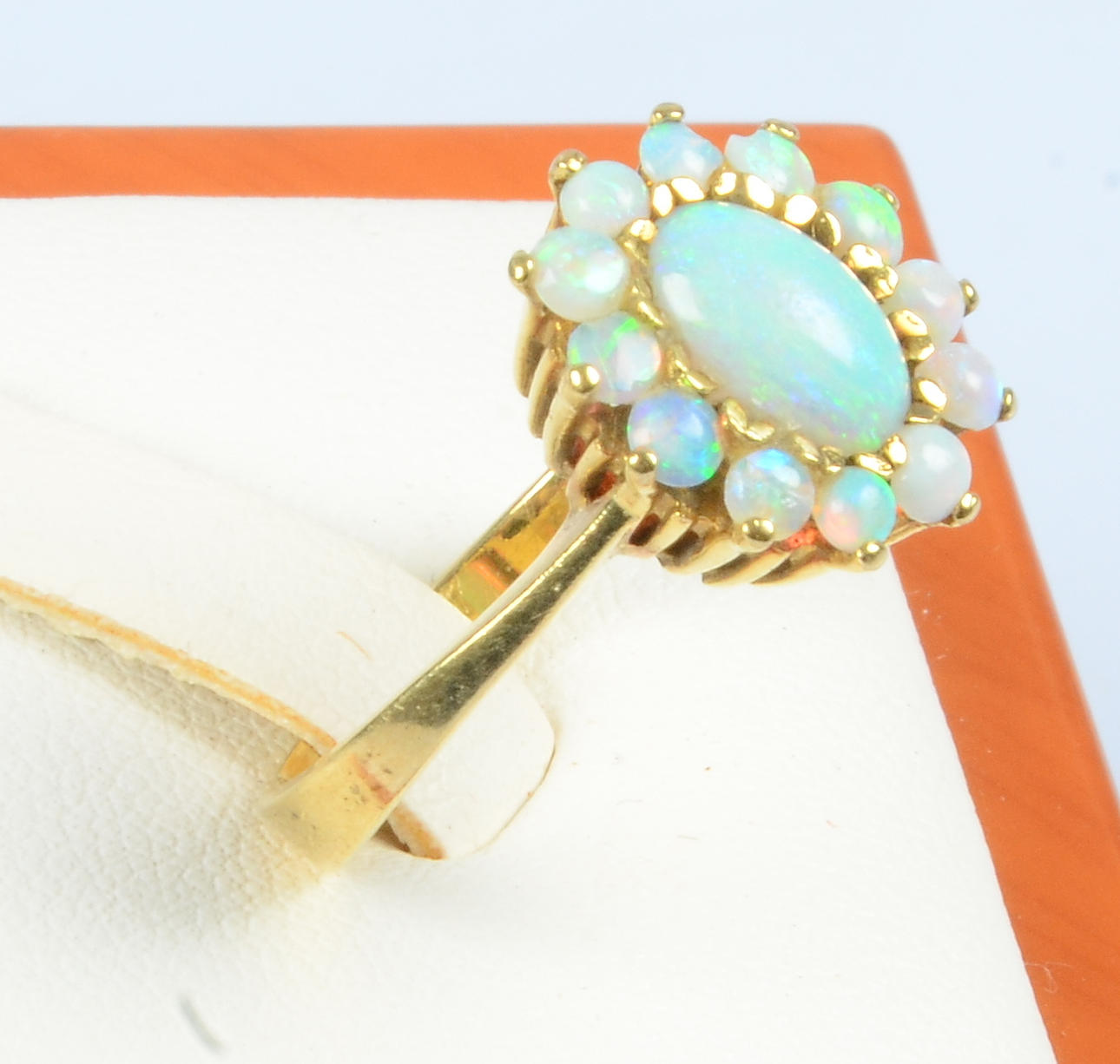 RING MED OPALER, 14K.