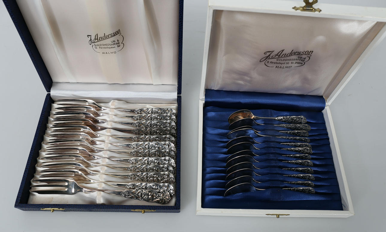 BAKELSEGAFFLAR OCH MOCKASKEDAR, silver, "Valdres", 24 delar, 310 gram.