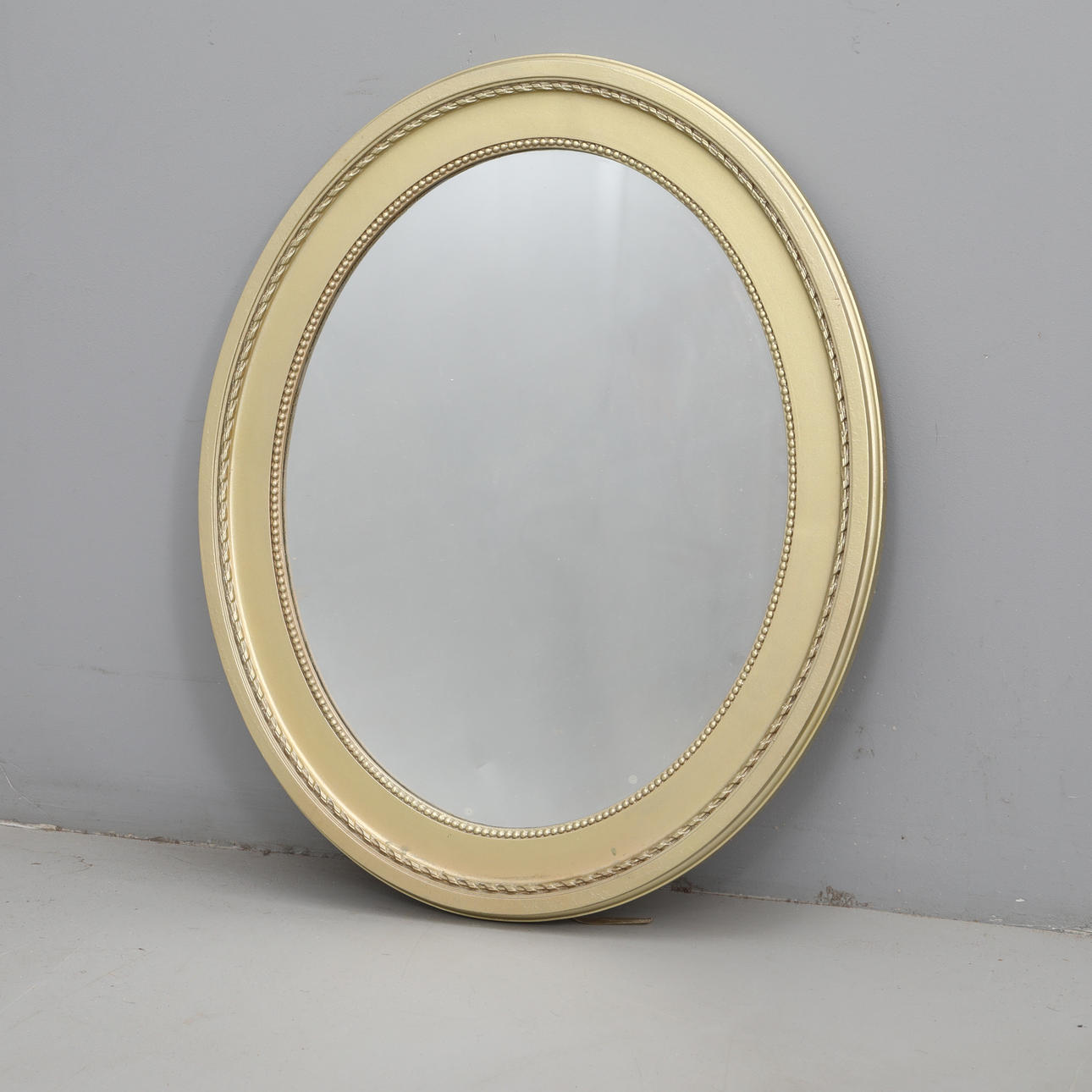 MIRROR, oval.