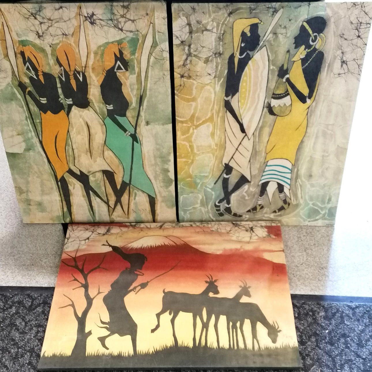 3 x MONTERADE SIGNERADE AFRIKANSKA BATIK BILDER.