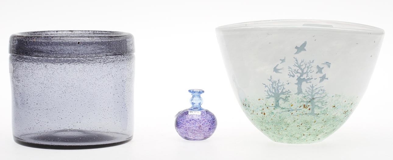 GLASFÖREMÅL, 3 delar, VAS, Kjell Engman och VAS, Bertil Vallien, Kosta Boda, VAS, Erik Höglund.