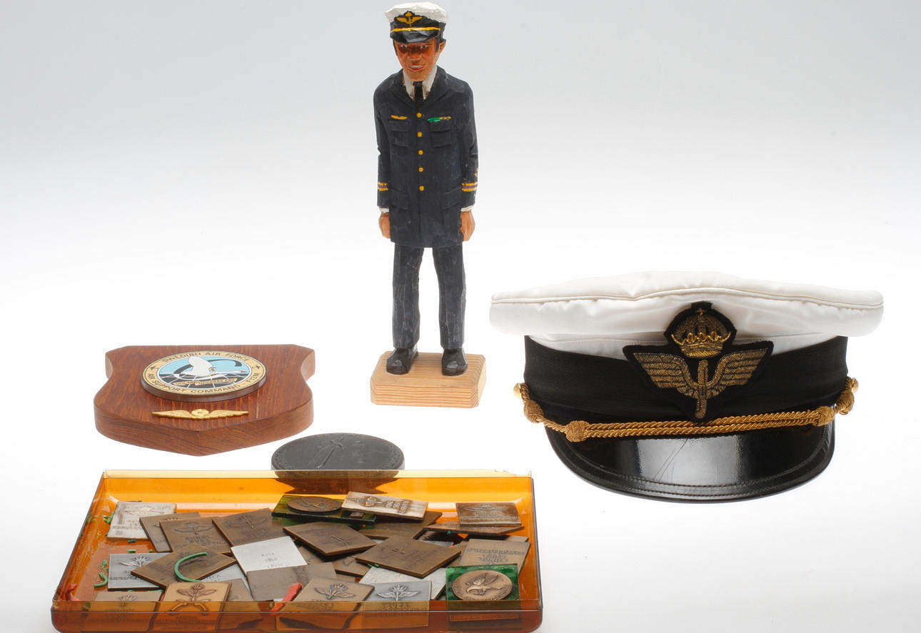 FLYGRELATERADE FÖREMÅL.