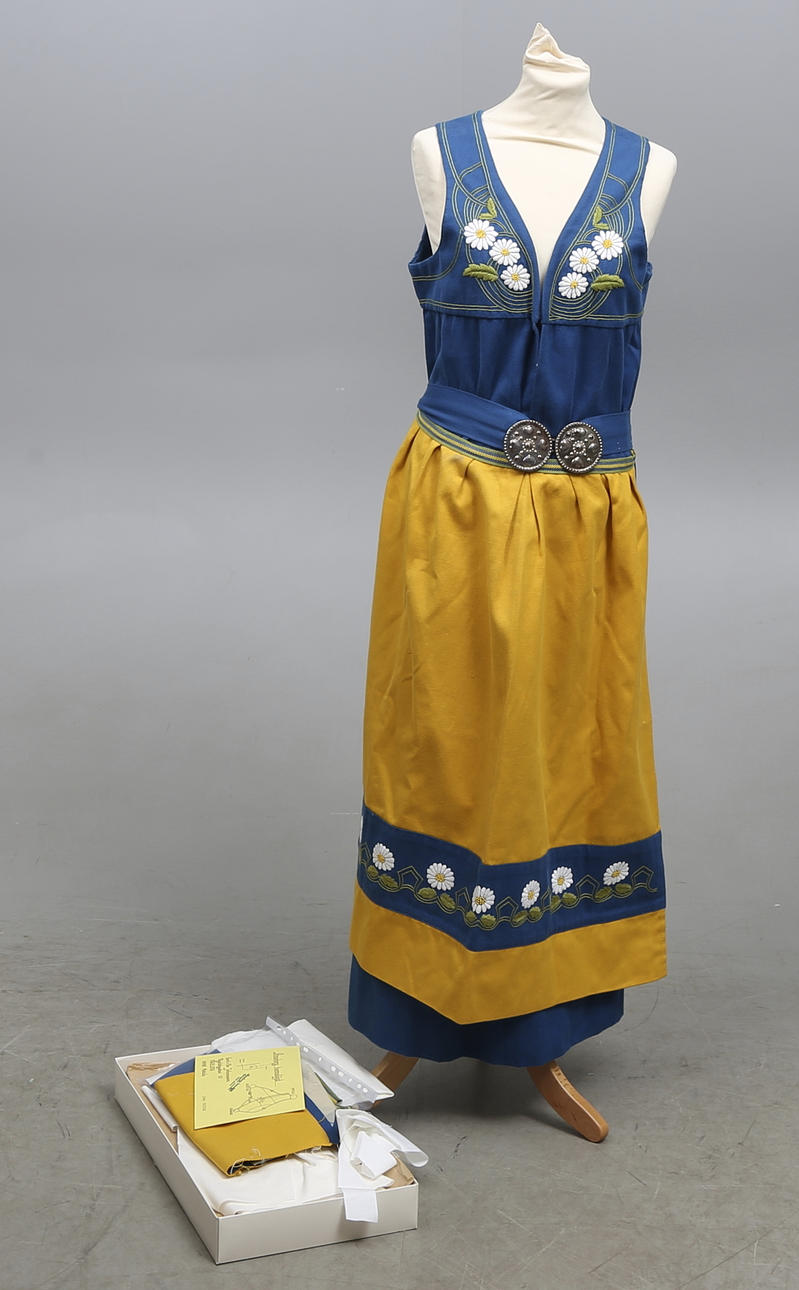 FOLKDRÄKT, 3 delar, "Sverigedräkten".