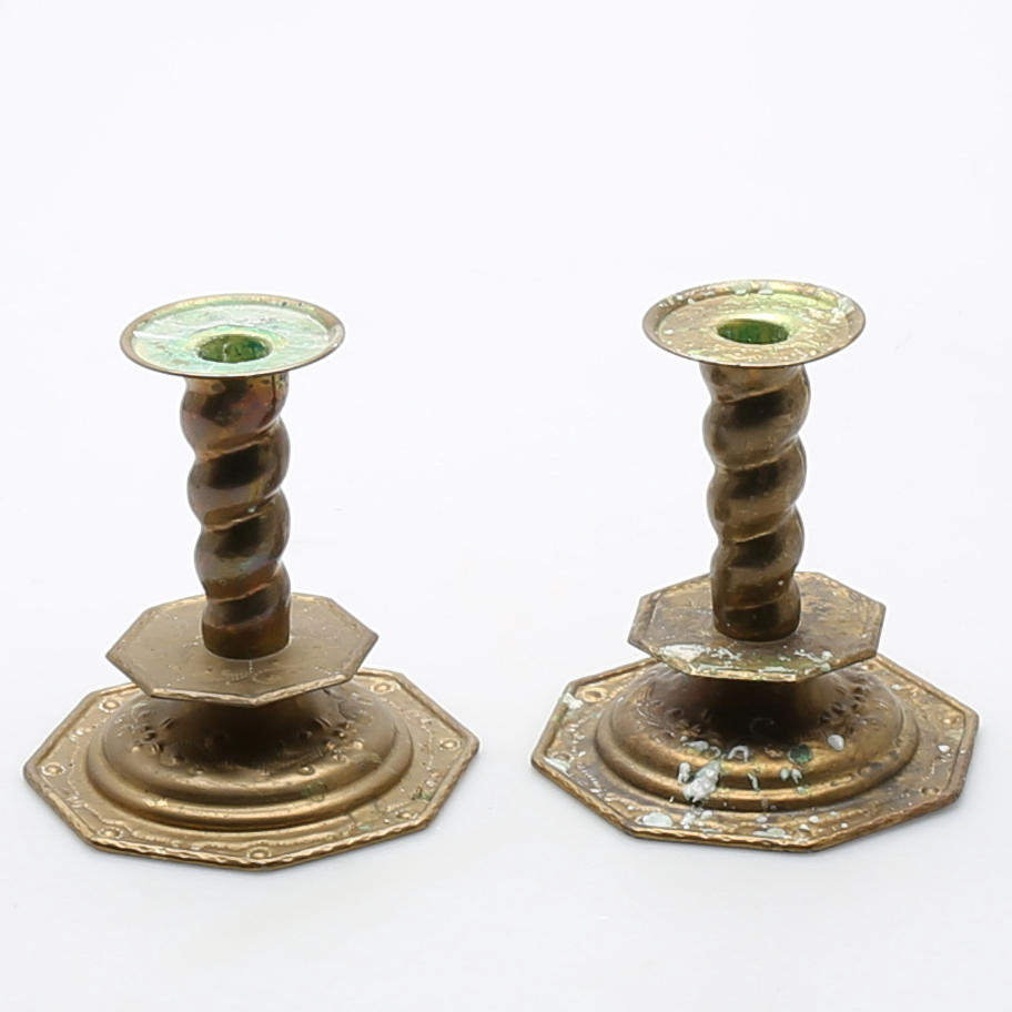 LJUSSTAKAR, ett par i mässing. Barockstil 1900-tal. Richard Ringström i Helsingborg AB.