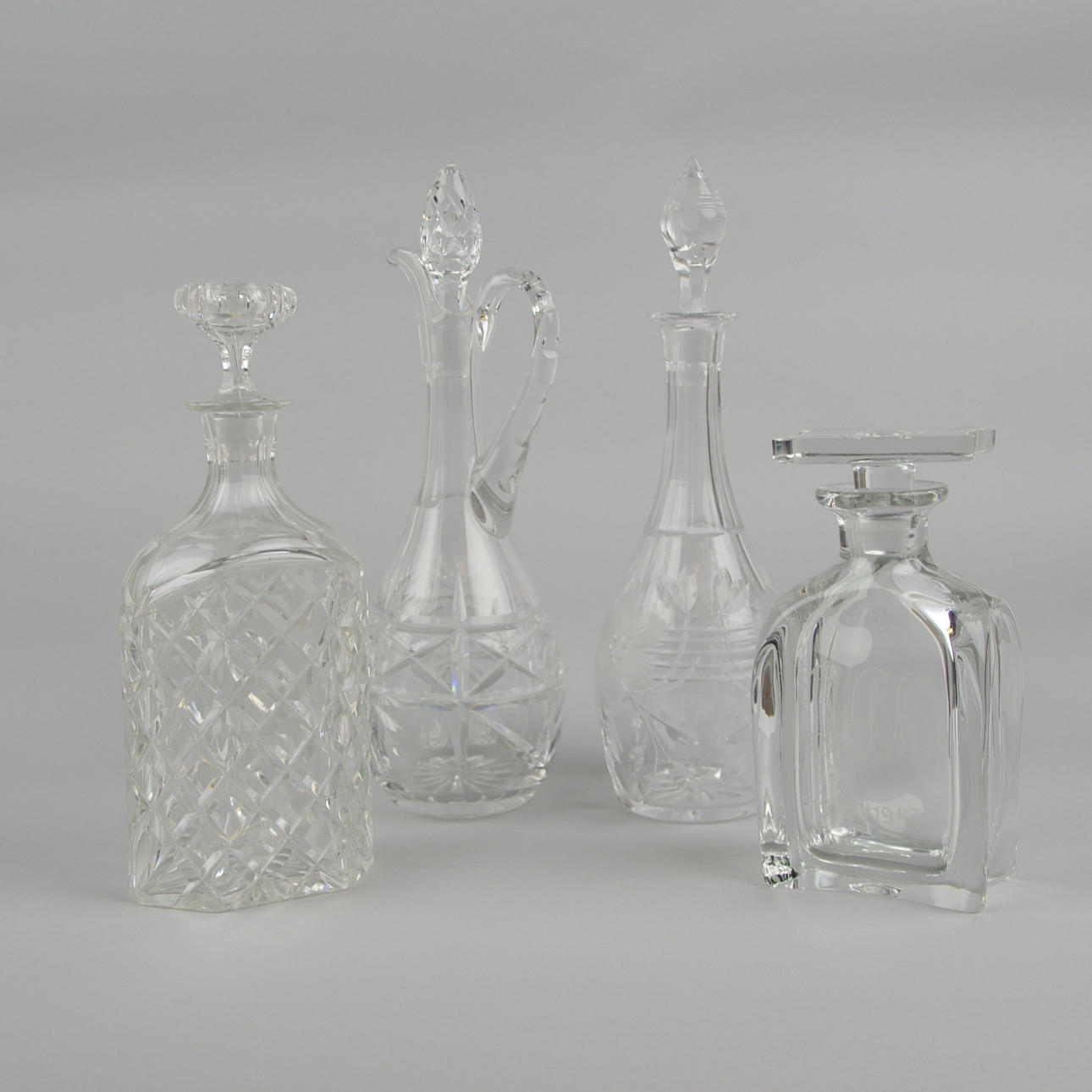 KARAFFER, 4 stycken, kristall, 1900-talets första hälft.