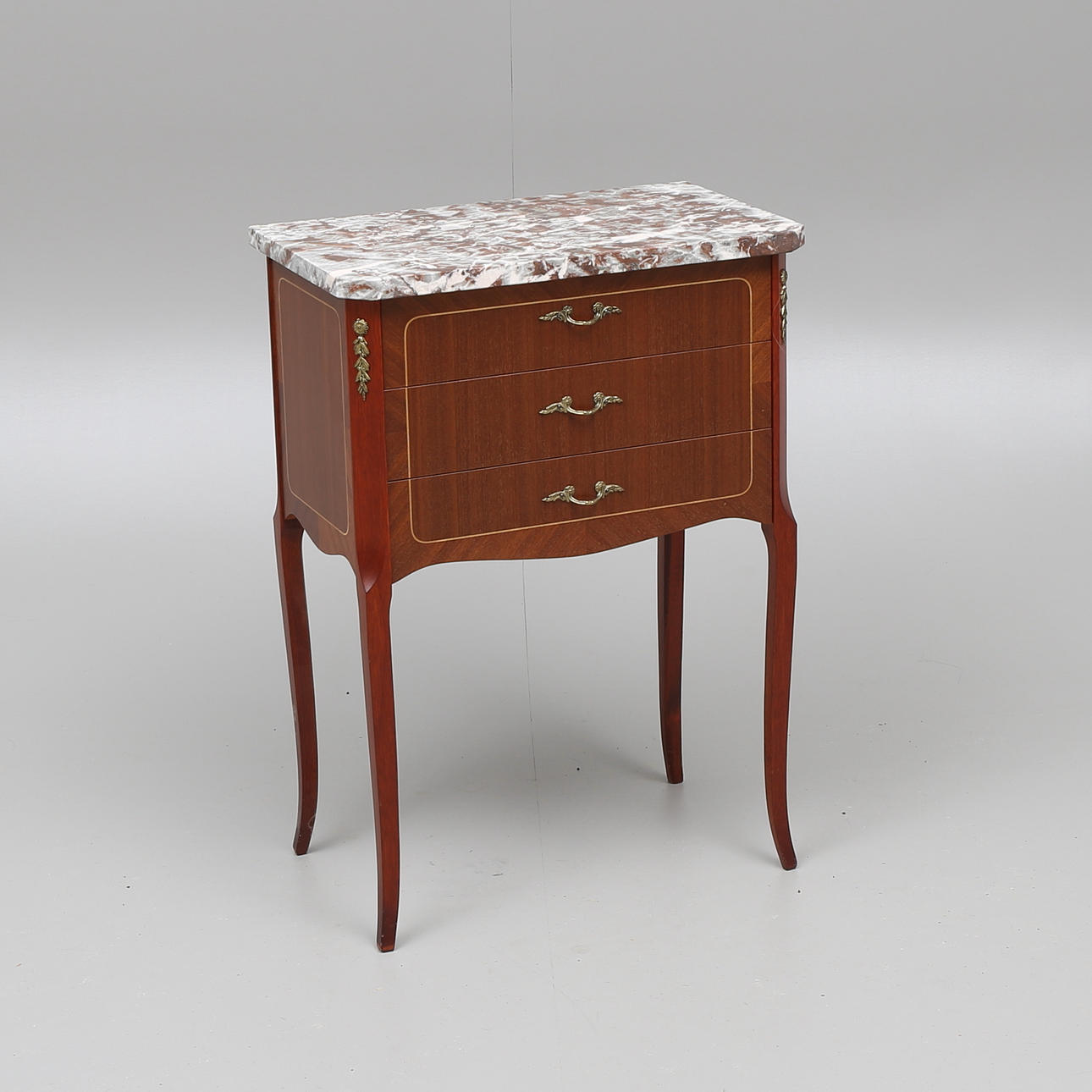 SÄNGBORD/BYRÅ, med stenskiva, rokokostil, 1900-talets mitt.