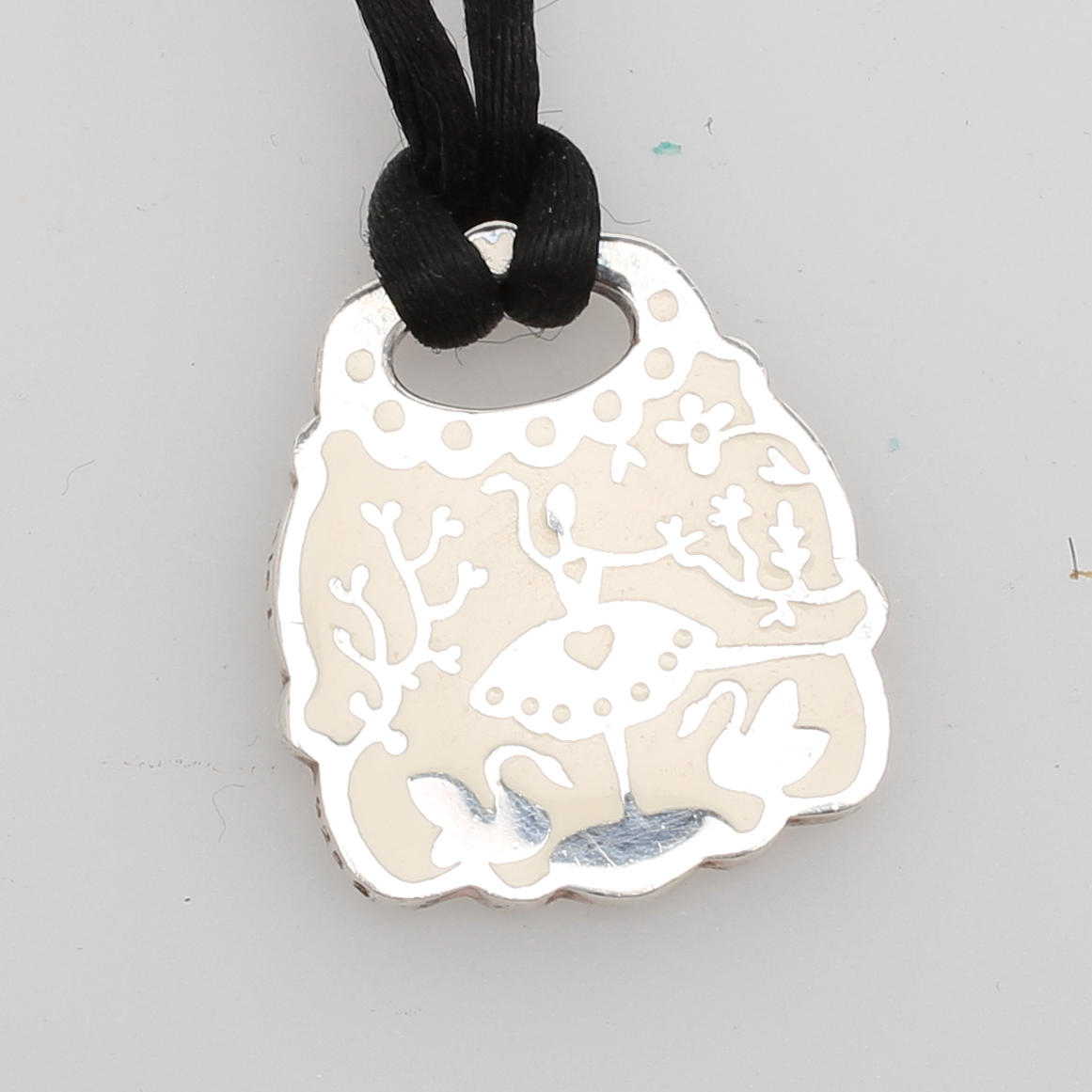 HÄNGE med 3 band, sterlingsilver, design Charlotte Lynggaard.