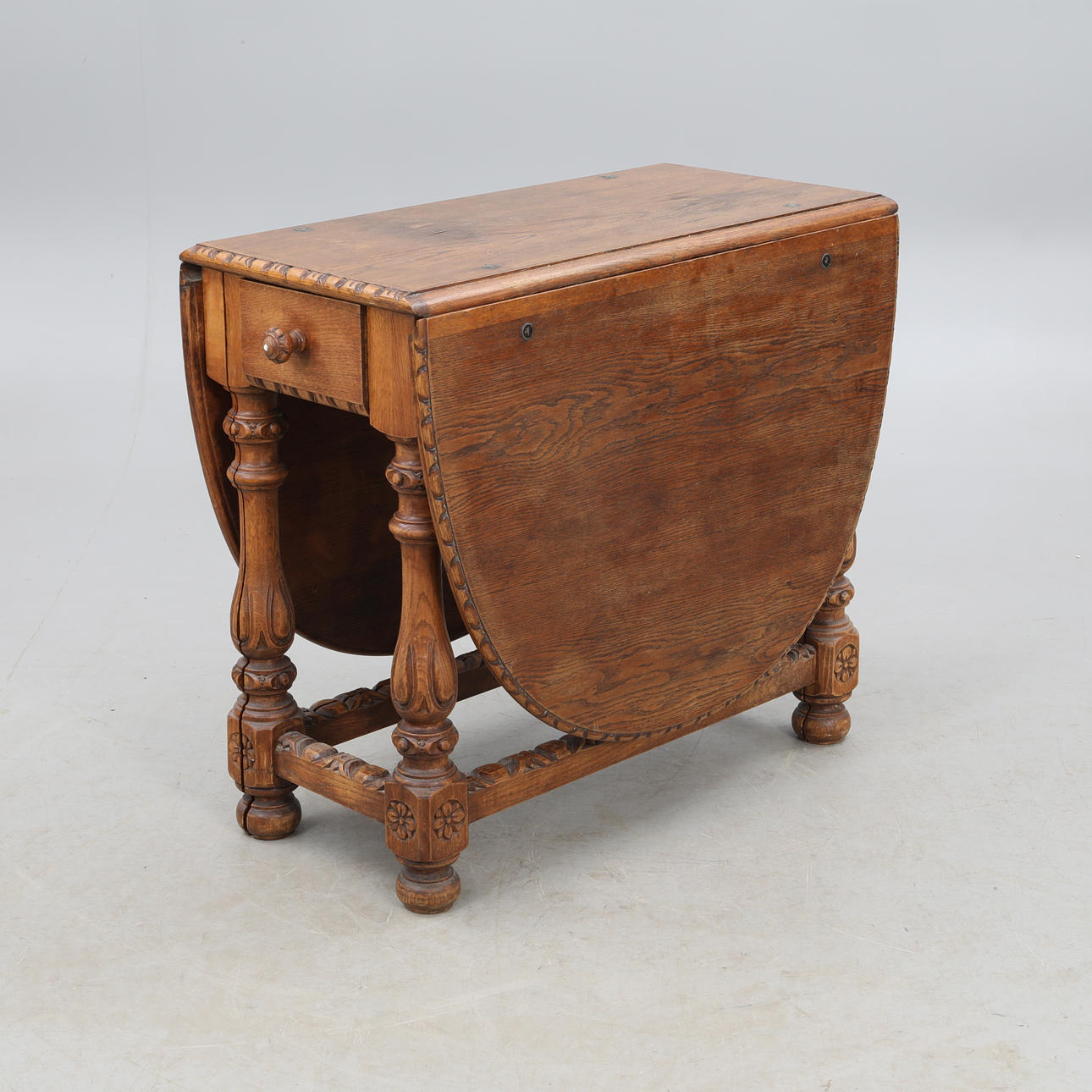 PERCUSSION TABLE, baroque, simple gates.