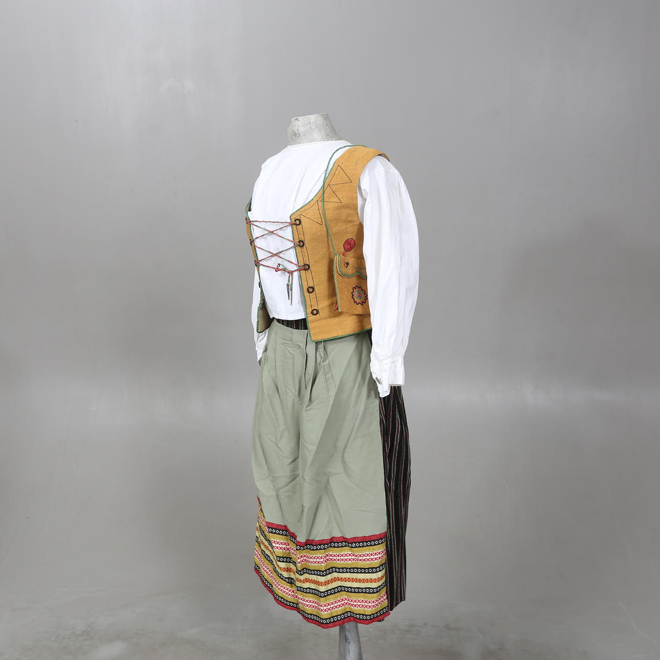 FOLKDRÄKT, Vista Härad, Småland.