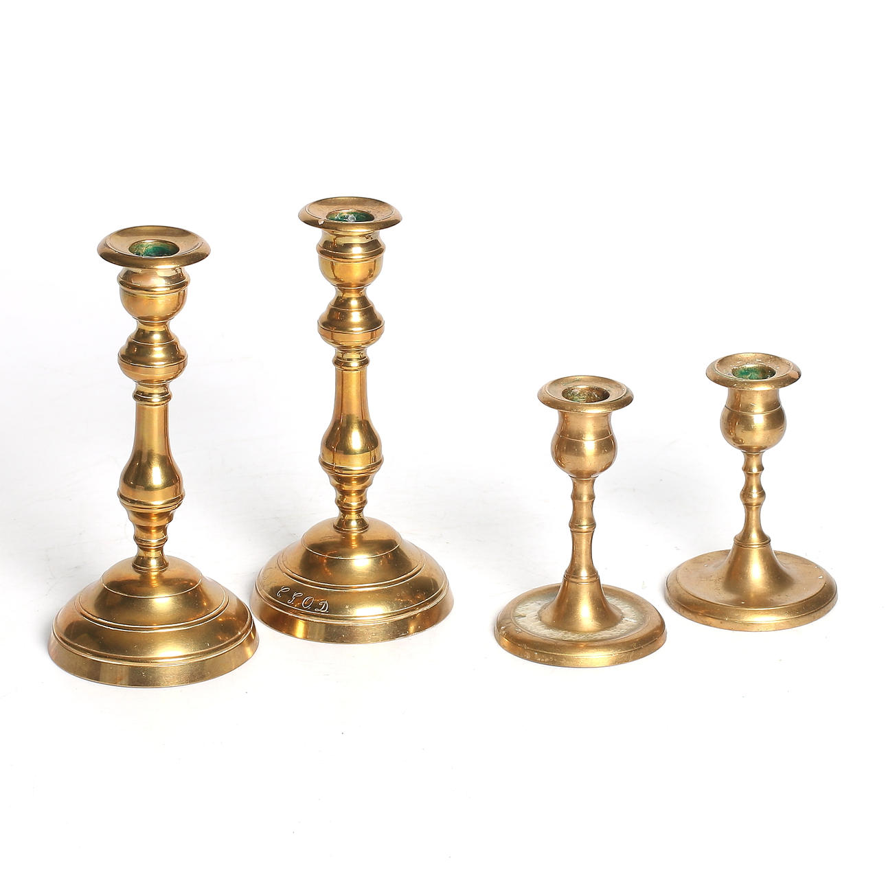 LJUSSTAKAR, två par, mässing, troligen Skultuna. 1900-tal.