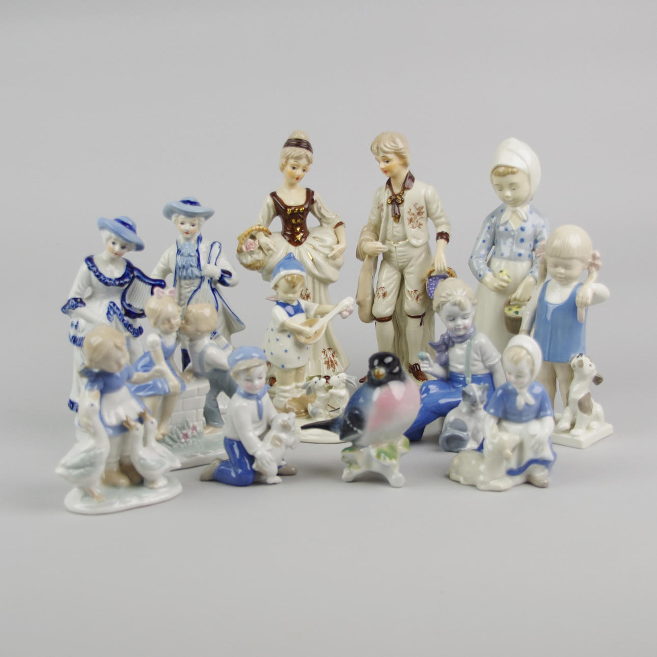 FIGURINER, 13 stycken, porslin, mestadels omärkta.