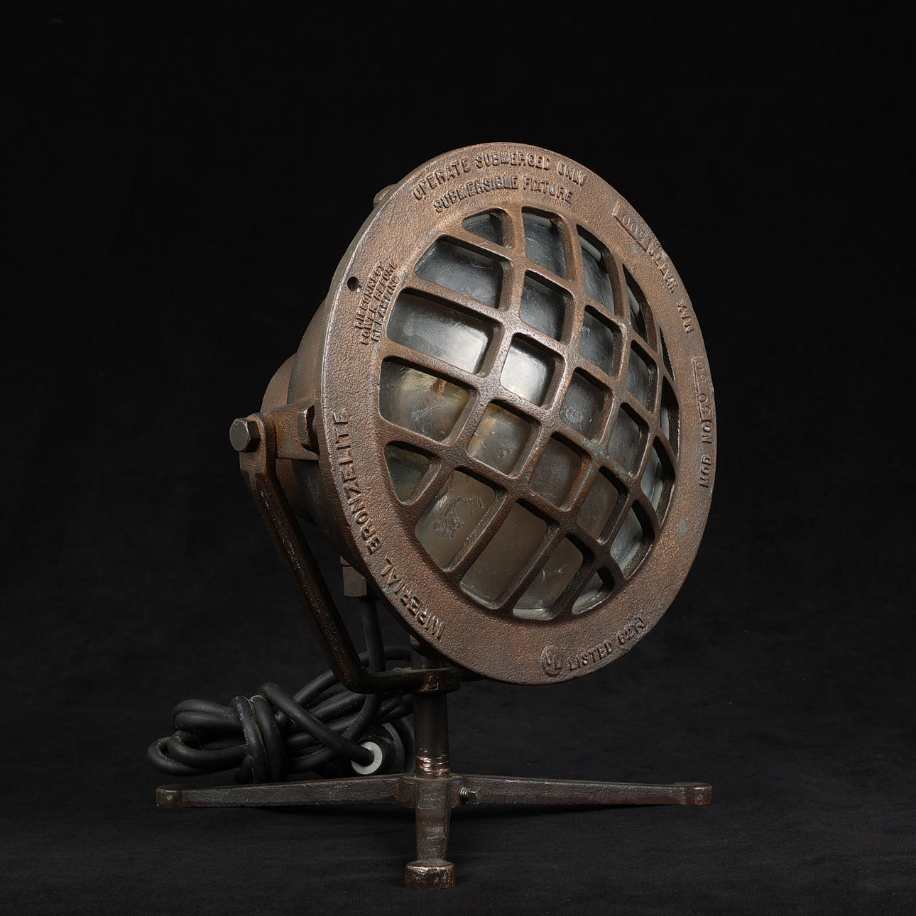 LÁMPARA SUBACUÁTICA, latón, Imperial Bronzelite.