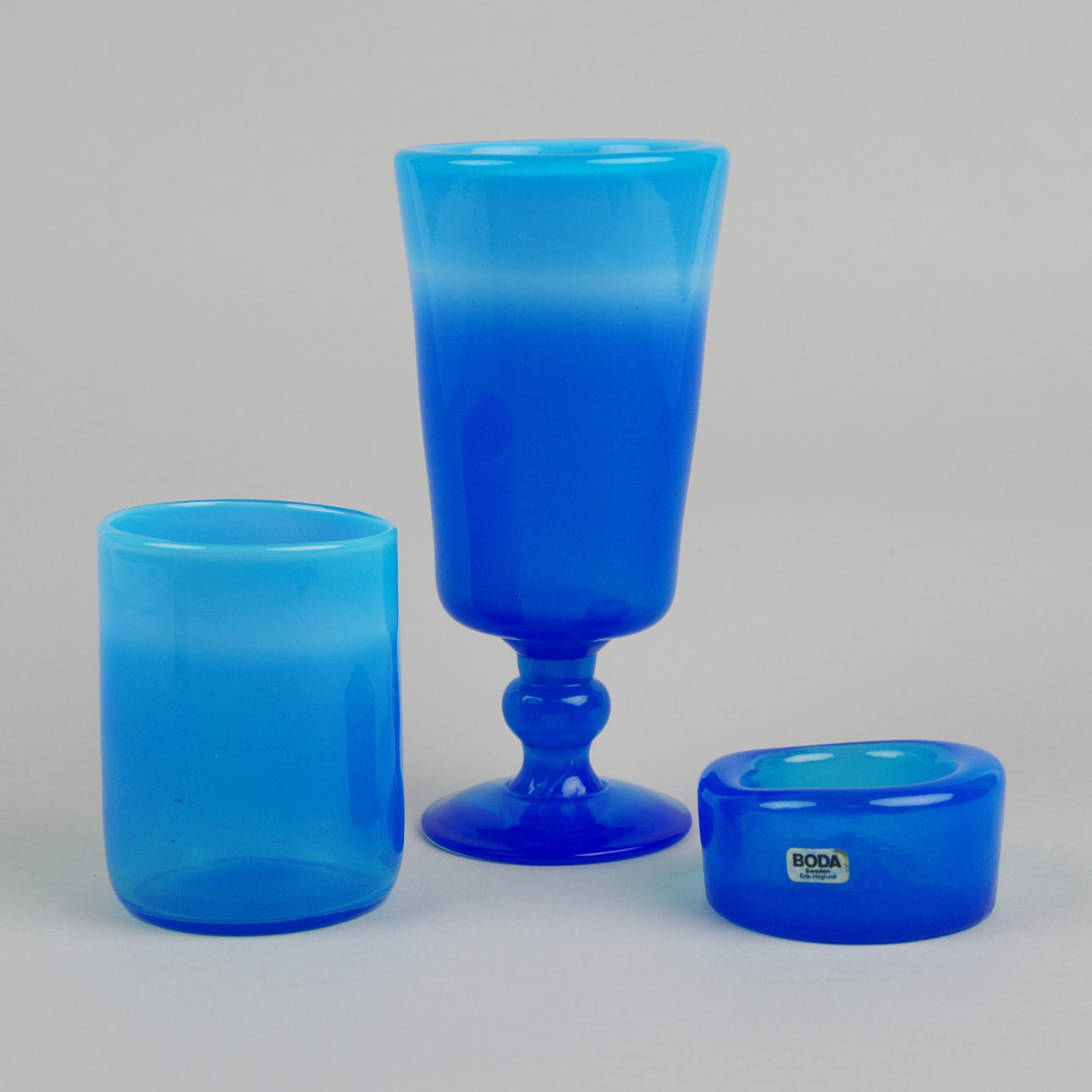 SKÅLAR, 3 stycken, blått glas, Erik Höglund.